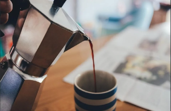 Niño con rara enfermedad se cura con dos tazas de café al día