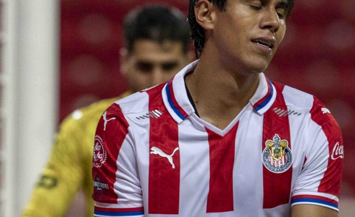 Pesan errores en Chivas; a duras penas empata 1-1 con Gallos