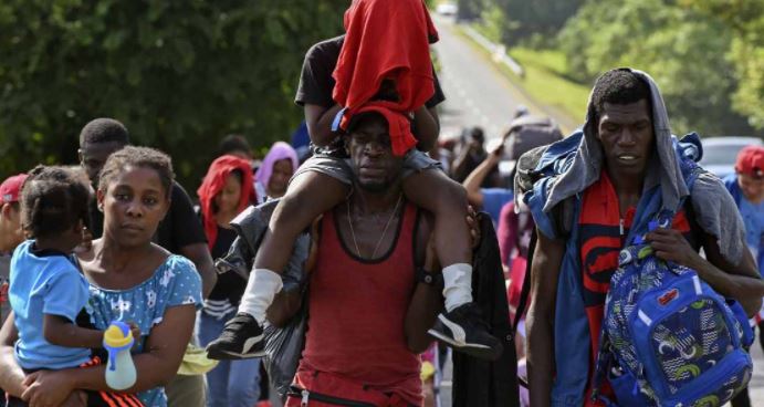 Nueva caravana migrante avanza de Chiapas hacia EE.UU.