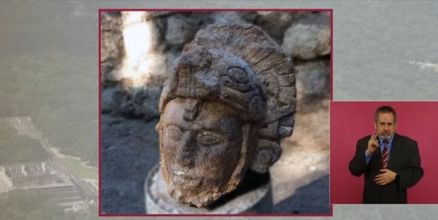 Hallan en Chichen Itzá gran cabeza humana con tocado de serpiente
