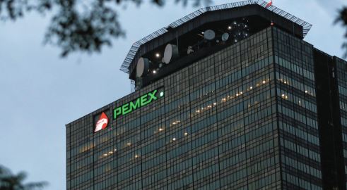 Pemex tiene su peor desplome de rentabilidad en una década