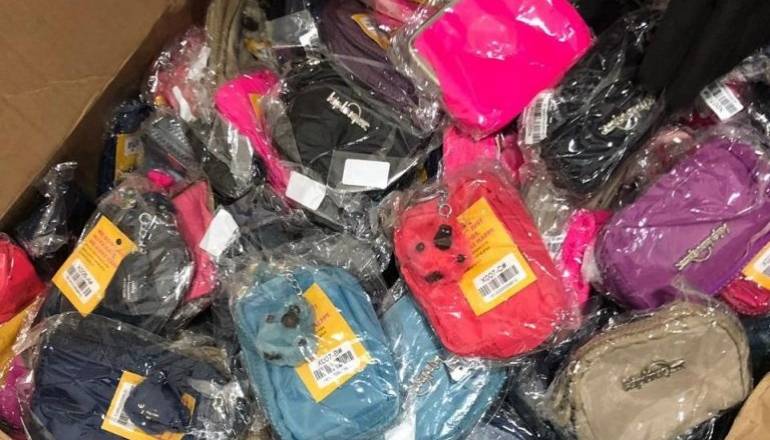 Decomisan mil uniformes deportivos "piratas" en el Aeropuerto de Mérida