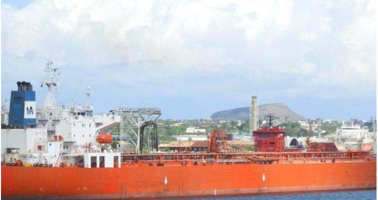 Pemex sigue donando combustibles a Cuba; sale buque desde Coatzacoalcos