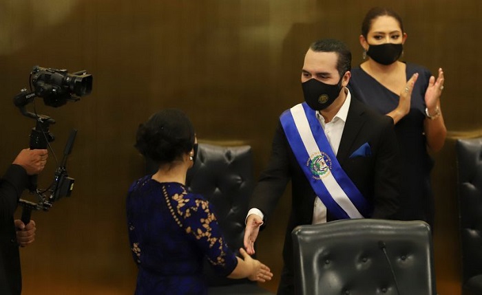 El Salvador: Nayib Bukele propone aumento de 20% al salario mínimo