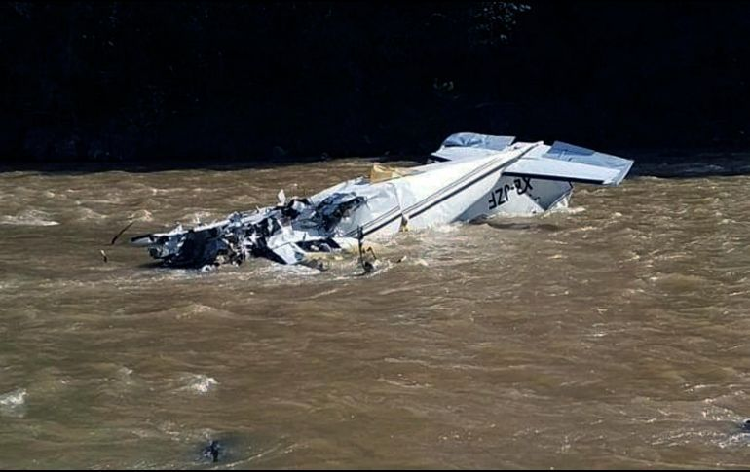 Encuentran el cuerpo del piloto de la avioneta que cayó en Michoacán