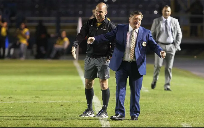 Miguel Herrera explota contra el arbitraje de la Concachampions