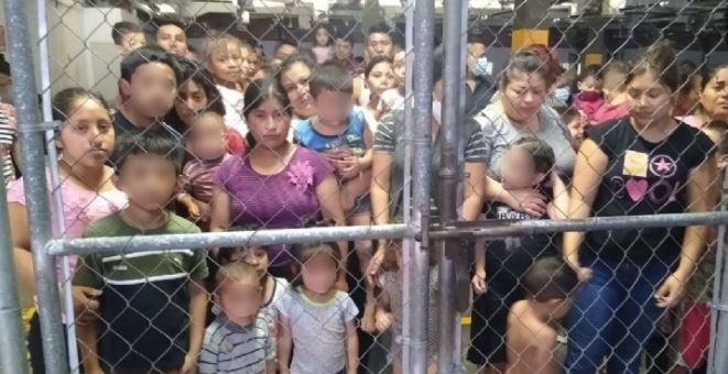 (Video) Como con Trump, México tiene a migrantes, incluidos niños, hacinados en jaulas