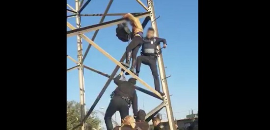 Frustran suicidio en torre de alta tensión en Iztapalapa