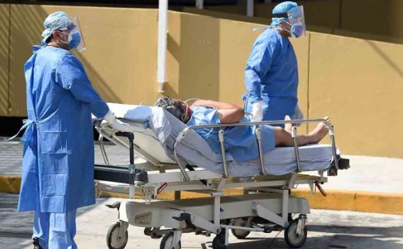 Hombre rechaza hospitalización por Covid-19 y muere