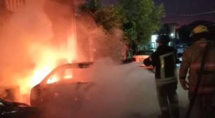 Acapulco: Prenden fuego a 7 vehículos y a una casa