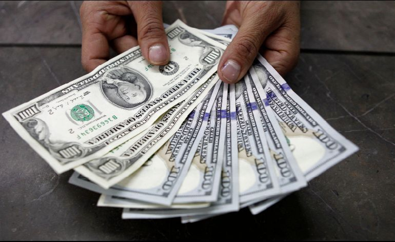 Dólar abre operaciones en terreno positivo, se vende en 19.38 pesos