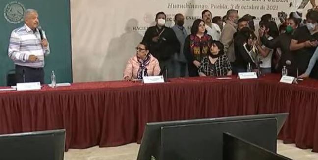 Damnificados por ‘Grace’ entran a evento de López Obrador; piden atención