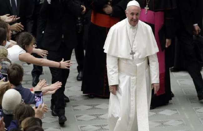 Abortar es como "contratar un sicario": papa Francisco