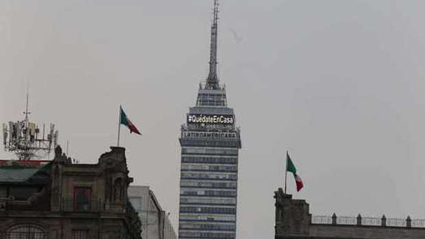 Youtuber escala la antena de la Torre Latinoamericana de la CDMX