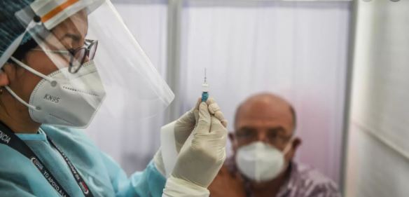 Perú suspende ensayo de vacuna china Covid-19; afectó a un voluntario
