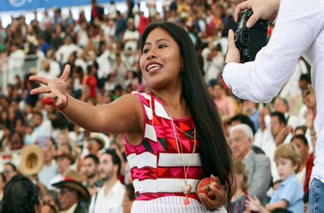 Aseguran que Yalitza Aparicio cobra 30 mil pesos por "una foto con ella"