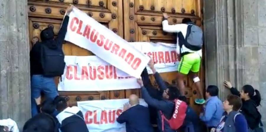 Pacientes con cáncer y VIH "clausuran" Palacio Nacional por desabasto