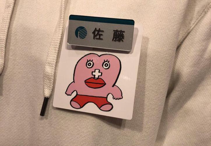 Empresa japonesa hará que sus empleadas usen "insignias de menstruación"