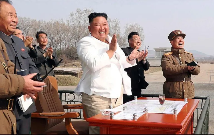 Kim Jong-un reaparece después de 20 días de ausencia