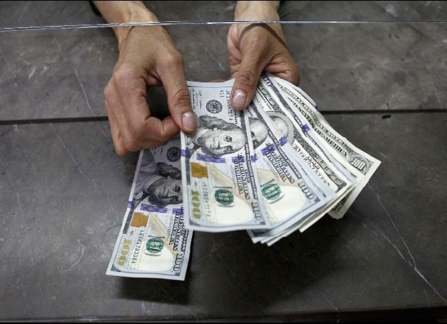 Dólar, a la venta hasta en 19.41 pesos en bancos capitalinos