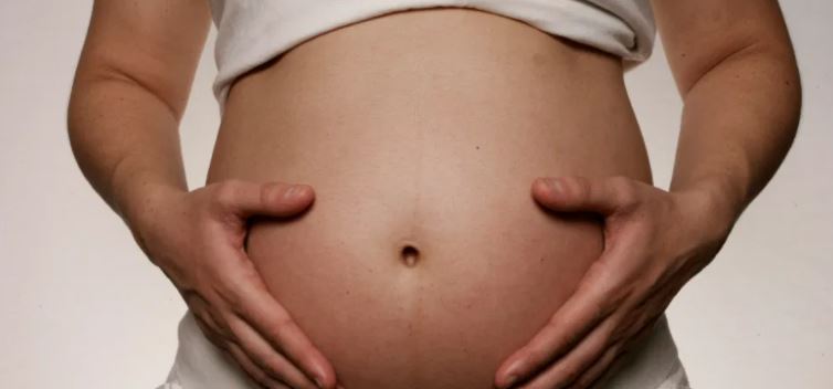 Mujeres embarazadas recibirán vacuna contra COVID-19 en México