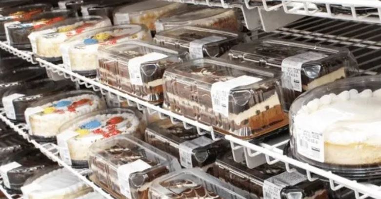 Mujer compra en Costco 50 pasteles para revender pero fracasa