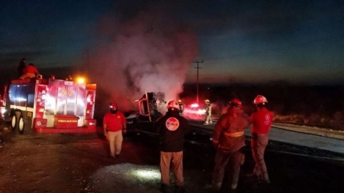 Tragedia en Nuevo León: Choque entre pipa y camión con  saldo de 12 muertos