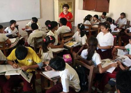 Yucatán: Por primera vez maestros y alumnos no tomaron puente por Día de Muertos