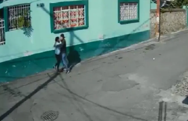 VIDEO: Motociclista intenta secuestrar a jovencita a plena luz del día en Xochimilco