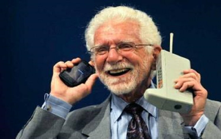 Hace 46 años fue la primera llamada por celular que pesaba ¡casi un kilo!