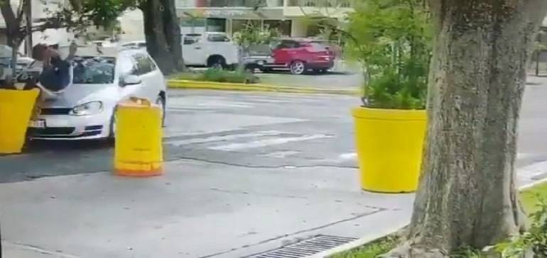 VIDEO: Hombre atropella, apuñala y mata a su esposa en Jalisco