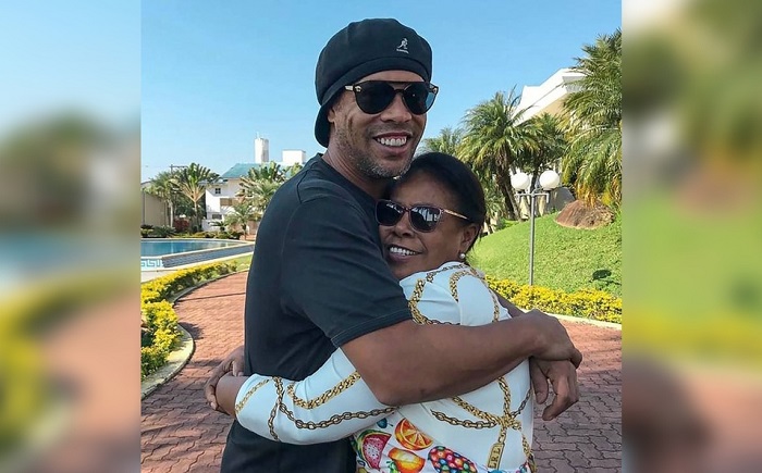 Ronaldinho se hunde al morir su madre: “bebe desde la mañana y no para”