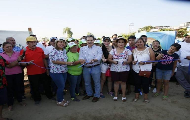 Critican a alcalde de Centro, Tabasco, por gastar $10 millones en instalación de albercas inflables