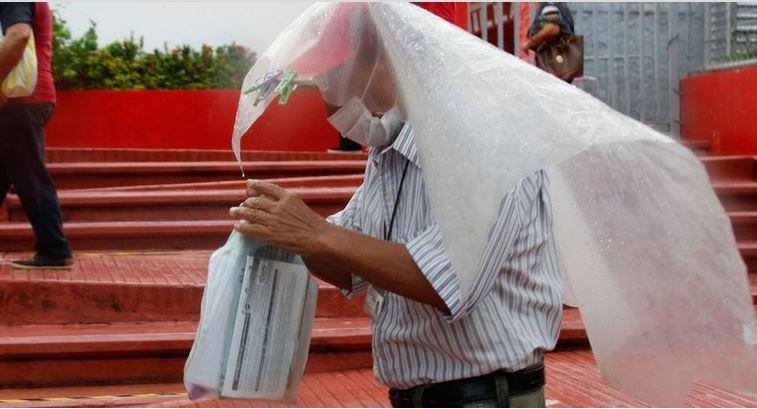 Tormenta 'Dolores' toca tierra en San Juan de Alima, Michoacán