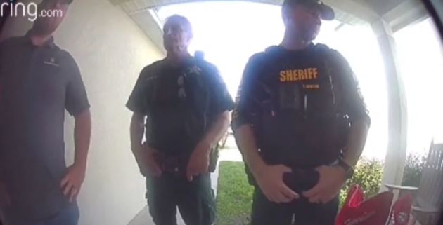 Policías se equivocan de casa en un desalojo... Pero pasó en Florida