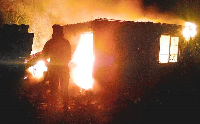 Yucatán: Gracias a que madrugó se dio cuenta que se incendiaba su casa