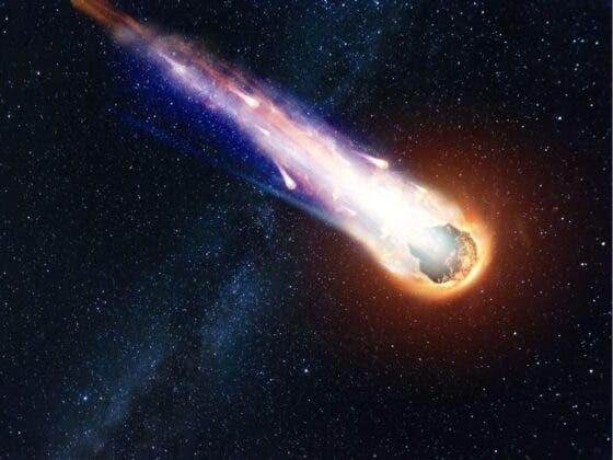 Captan extraña estela en cielo mexicano ¿Es un meteorito?