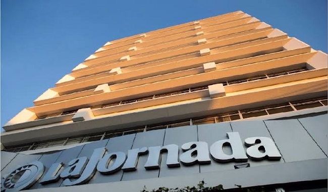 Entran a casa de reportero de 'La Jornada y amenazan con matarlo