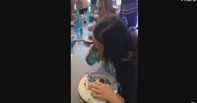 Australia: Participaba en concurso para comer pasteles y muere