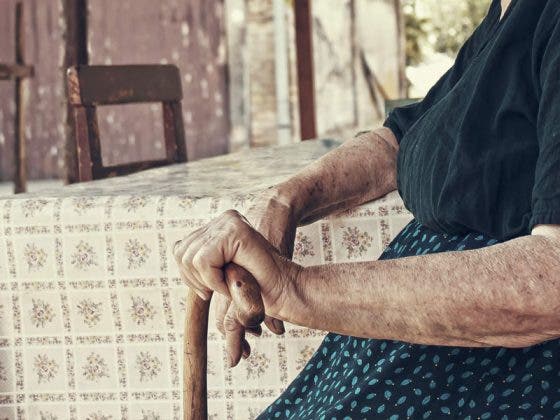 Acuden a vivienda de abuelita para vacunarla y tenía 12 años muerta