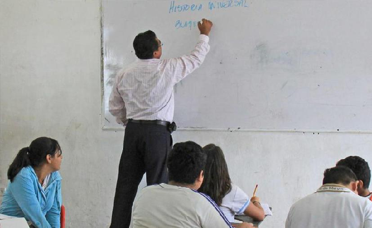 Pandemia  trunca la entrega de plazas a 40 maestros en Yucatán