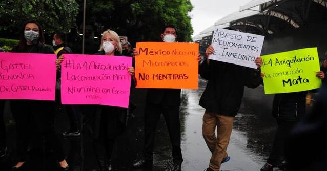 Un Congreso lambiscón: Los otros culpables del desabasto de medicinas