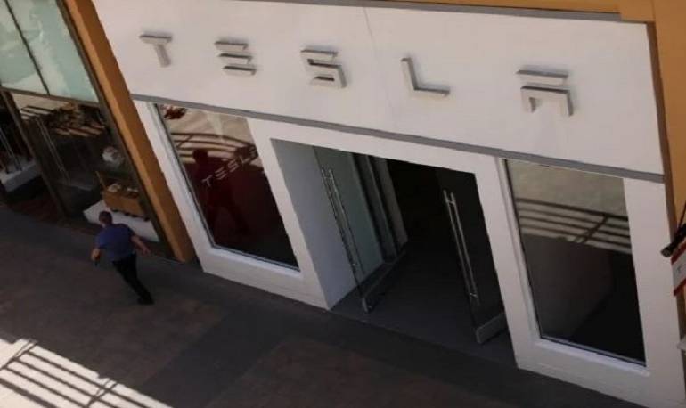 Tesla cerrará todas sus tiendas tradicionales; ahora sólo venderá por Internet