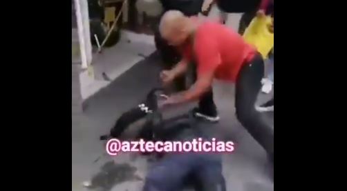 Vídeo: Golpea a agente cuando le colocaba una "araña" a su moto mal estacionada