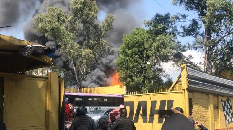 Incendio y explosión de pipa en Tlalpan por acumulación de gas