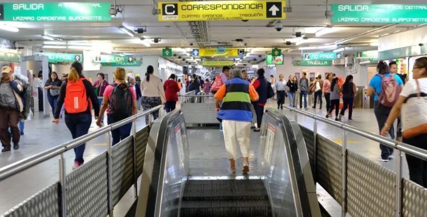 Muere mujer tras presuntamente arrojarse a las vías del Metro Bellas Artes