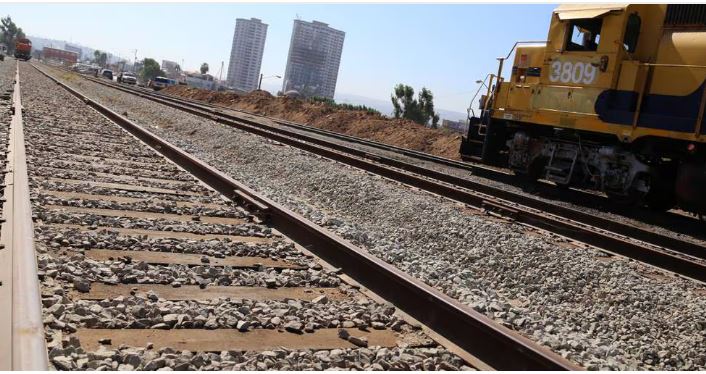 Se durmió ebrio en las vías de tren y perdió ambos brazos