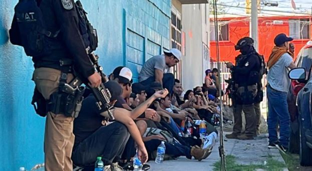 Rescatan a 104 migrantes retenidos en una vivienda en Ciudad Juárez