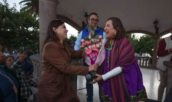 Xóchitl Gálvez hace precampaña en la Sierra Tarahumara