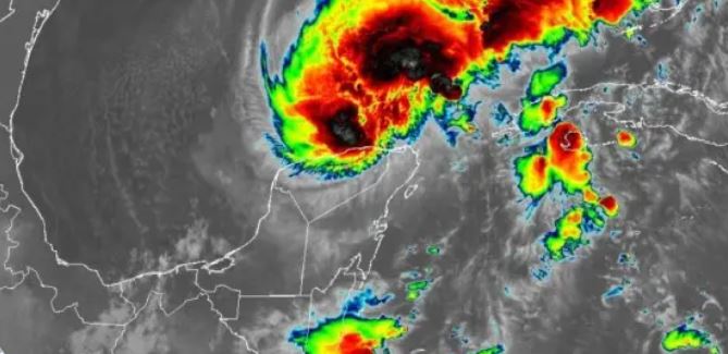 'Gamma'' ya está tocando Yucatán y por tanto hoy habrá mas lluvias intensas